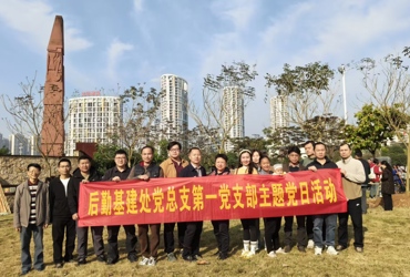 七一专题丨不赴台前争光彩 甘居幕后护校园